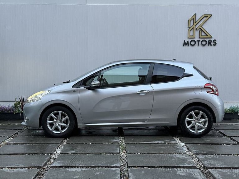 2015 Peugeot 208 1.2 VTi Style 3dr HATCHBACK PETROL Manual