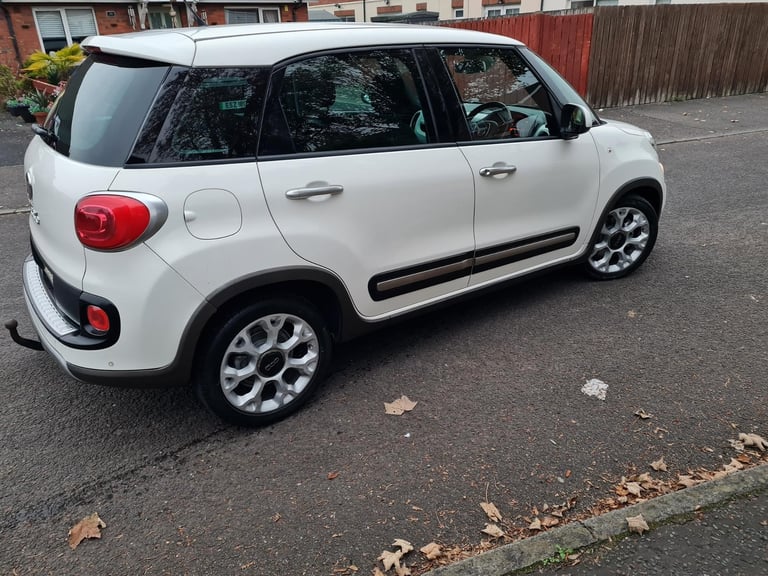 Fabulous Diesel 2014 Fiat 500L Lounge 1.6 Multijet Mpv around 60-63 mpg 2014, Manual, 1598 (cc)