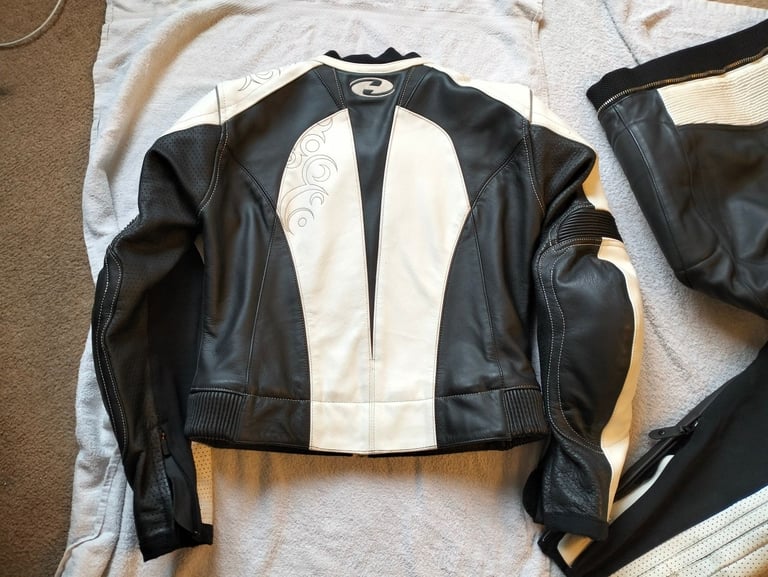 Held Womens Leather Motorbike 2 piece Suit  Size UK 12 EU 42 Jacket 38" Trousers 32"