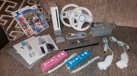 Used White Nintendo Wii Game Console Bundle