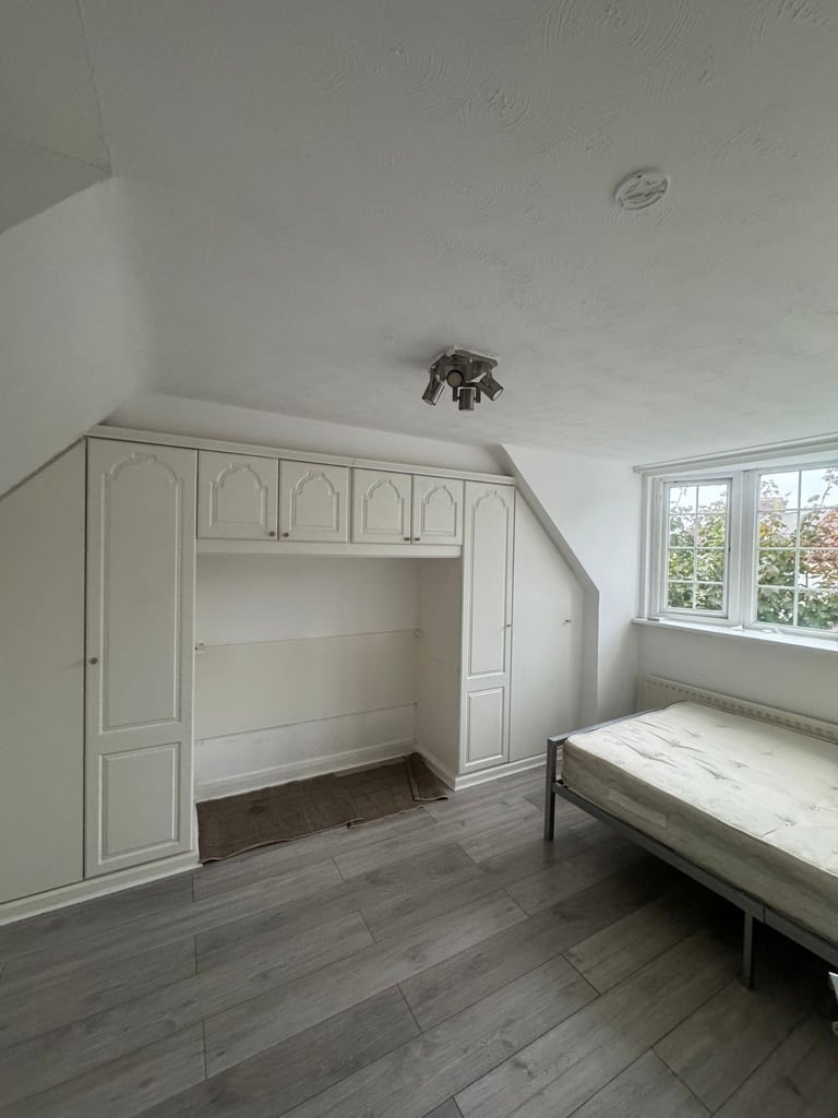 Double Rooms & single rooms available for rent 