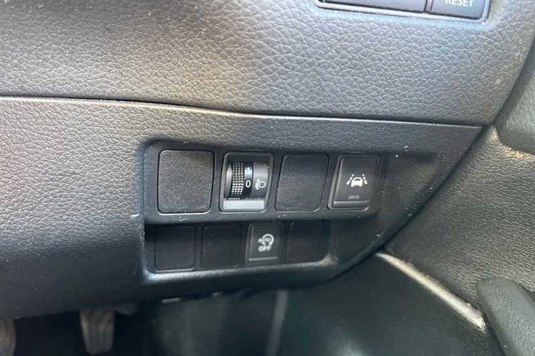 2018 Nissan Qashqai 1.2 DIG-T N-CONNECTA 5DR Hatchback Petrol Manual