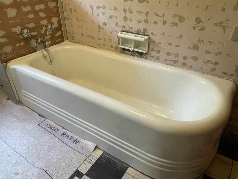 image for 1930s original cast iron bath