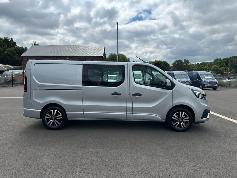 2024 Renault Trafic 2.0 dCi Blue 30 Extra Sport Crew Van EDC LWB Euro 6 (s/s) 6dr WINDOW VAN Dies...