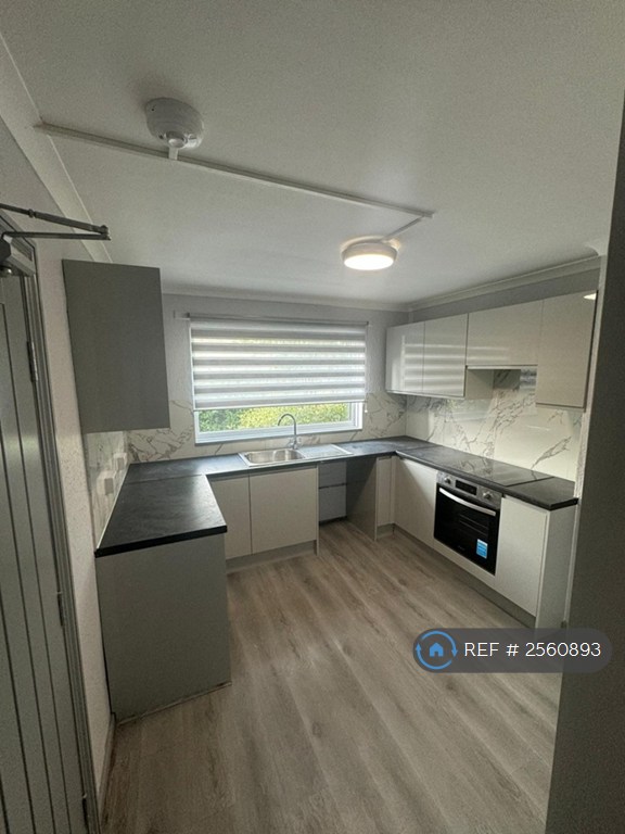 image for 6 bedroom house in Woodside View, Benfleet, SS7 (6 bed) (#2560893)