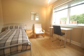 Single room - student flat v close to Ed Coll, HW, Napier