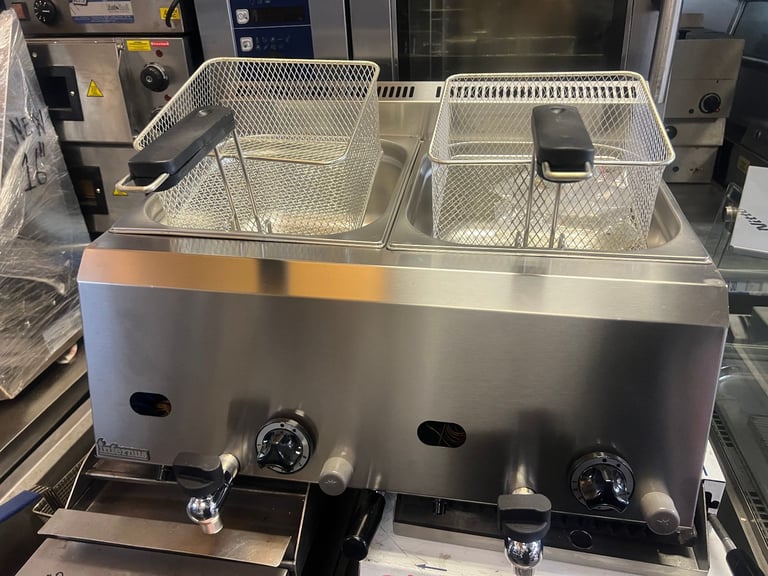 NEW GAS 2 TANK FRYER CATERING COMMERCIAL KITCHEN EQUIPMENT FAST FOOD RESTAURANT