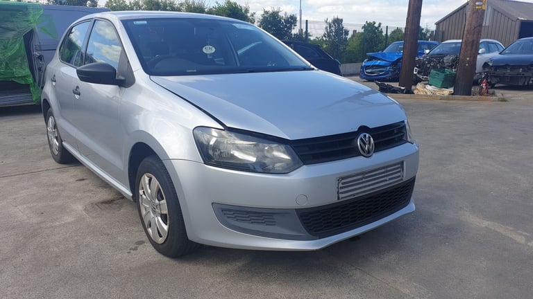 **For breaking** Vw Polo SE, 1.2 petrol 5 speed (2010).