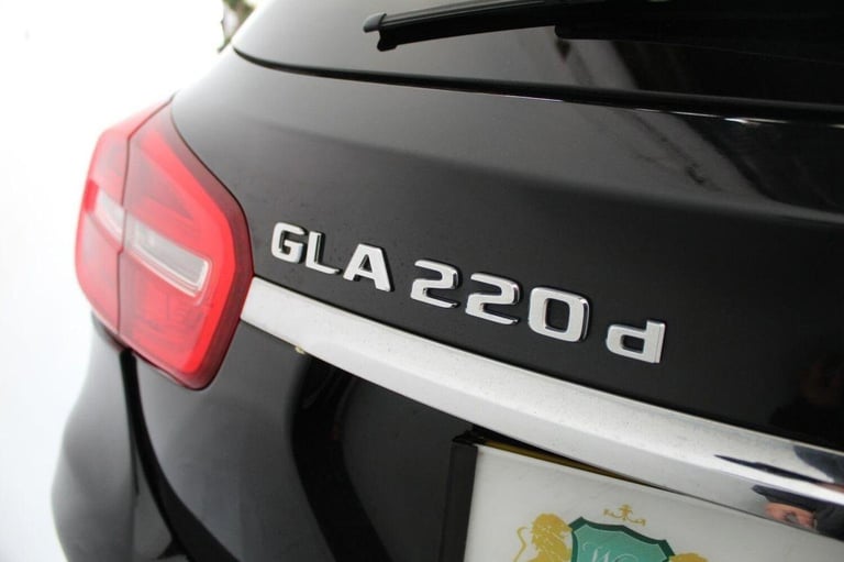 MERCEDES-BENZ GLA CLASS 2.1 GLA220d AMG Line (Premium Plus) 7G-DCT 4MATIC Euro