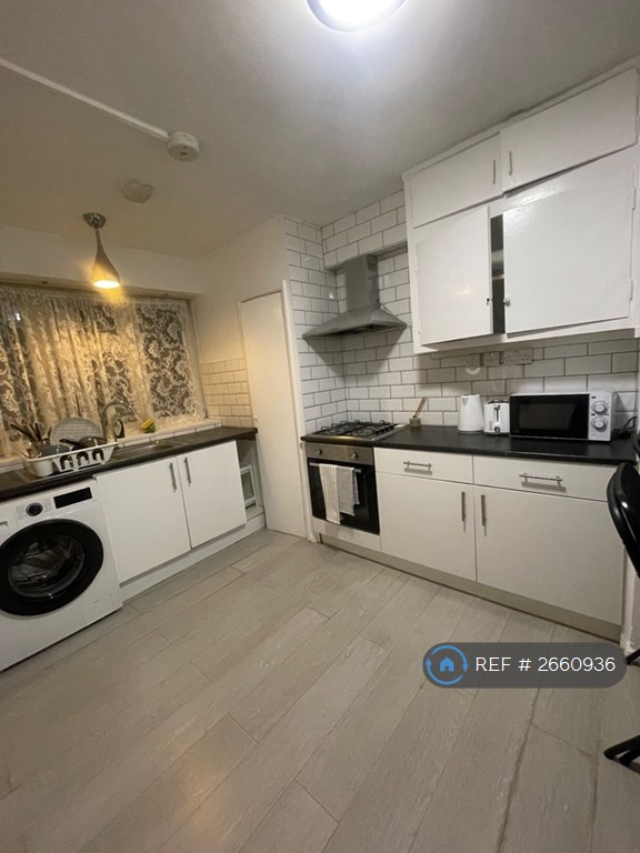 2 bedroom flat in Broadhurst Gardens, London, NW6 (2 bed) (#2660936)