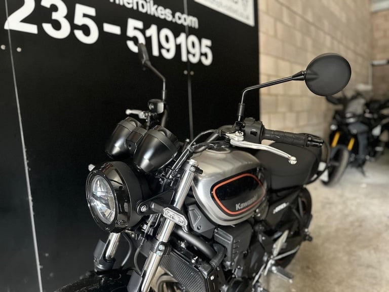 STUNNING LOW MILEAGE 2023/23 KAWASAKI Z650 RS MOTORCYCLE