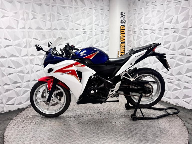 2015 Honda CBR250R | *WARRANTY PROVIDED*