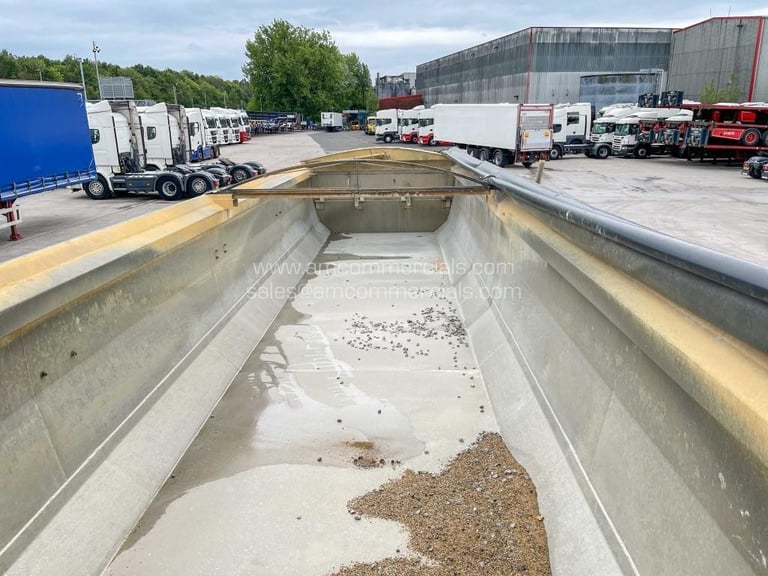 WILCOX BULK TIPPING TRAILER 