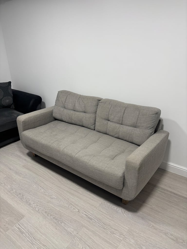 STUNNING BEIGE 2/3 SEATER SOFA, CAN DELIVER