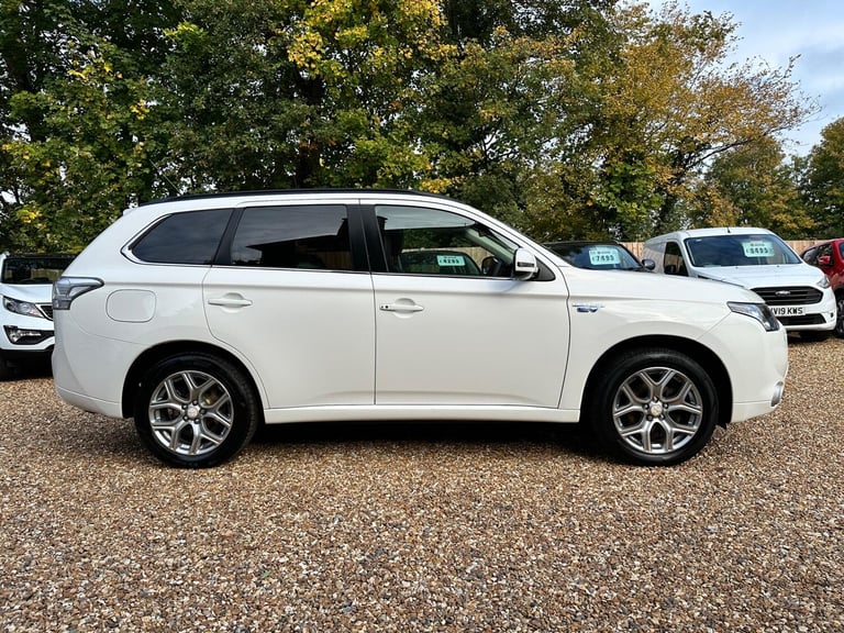 2015 Mitsubishi Outlander 2.0h 12kWh GX4h CVT 4WD Euro 5 (s/s) 5dr ESTATE Petrol/Electric Hybrid ...