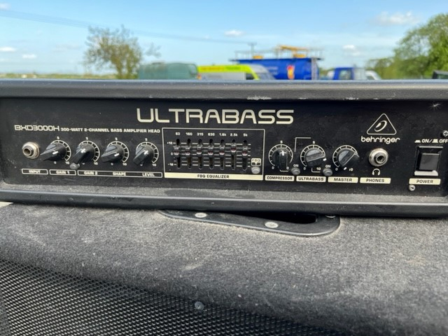 Behringer Ultrabass BXD300 Bass Amp Head