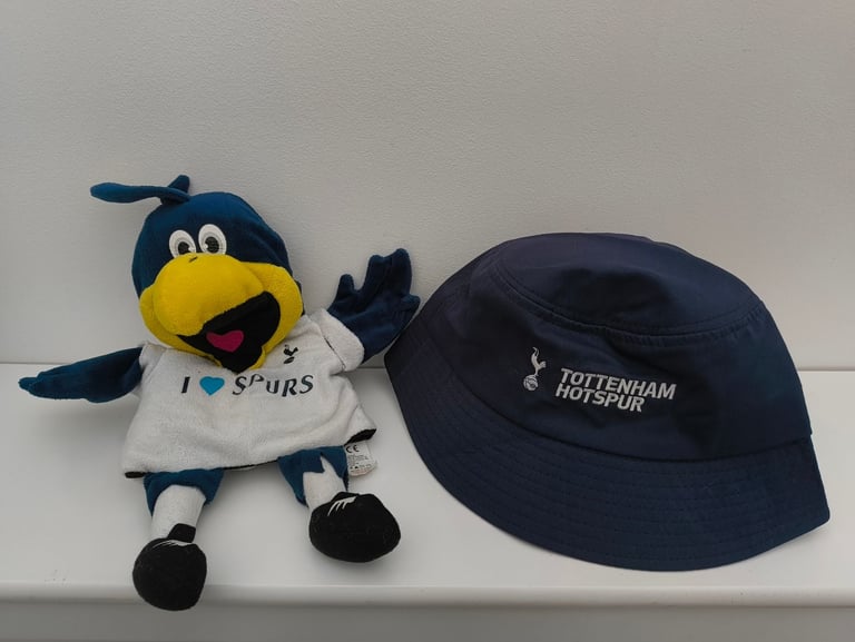 image for Tottenham Hot Spurs Chirpy puppet & as new bucket hat £3
