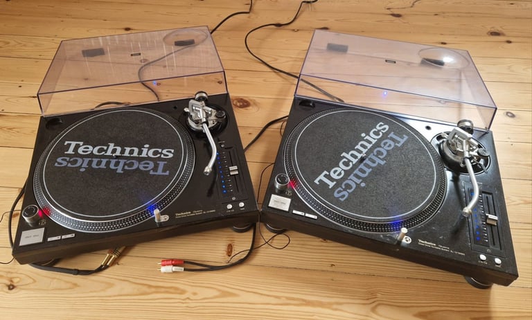 Technics SL-1210 M5G PAIR with lids & original boxes VERY RARE