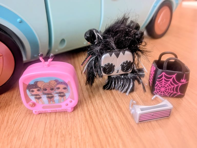 Lol campervan with a few dolls and a pet