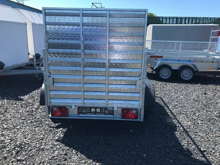 BRAND NEW 8,2ft x 4,3ft TWIN AXLE MASTER TRAILER WITH 40 CM MESH AND RAMP 1300KG BRAKED