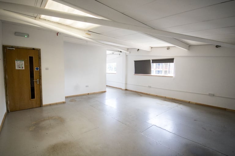 Creative Space | Private Office | Artist Studio | Commercial Unit | Desk in Hackney East London E9