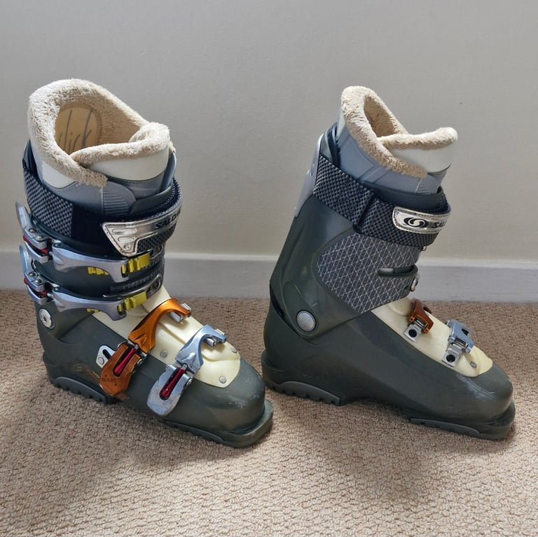 Ladies Salomon Irony Ski Boots 24 / UK 5