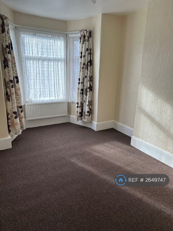 image for 1 bedroom flat in Rabbits Road, London, E12 (1 bed) (#2649747)