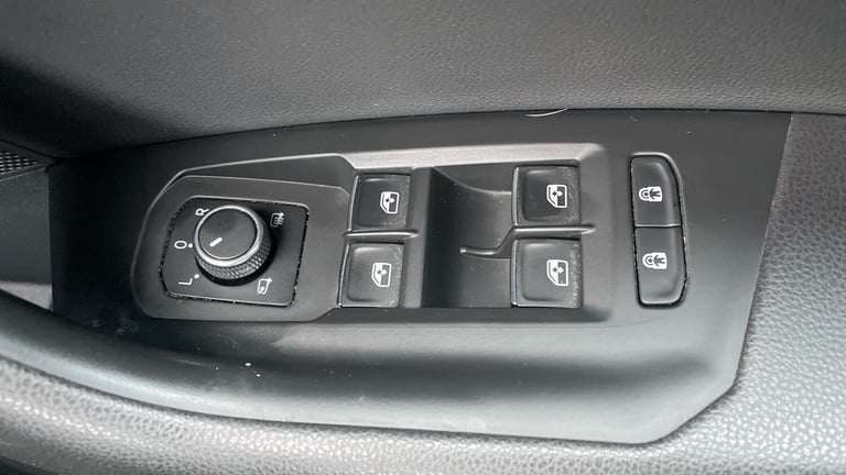 2018 Volkswagen Touareg 3.0 V6 TDI 4Motion R-Line Tech 5dr Tip Auto Diesel Estate Estate Diesel A...