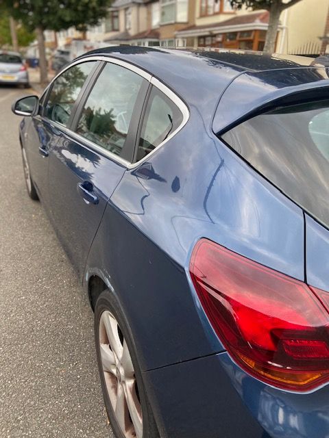 FOR SALE – 2011 Vauxhall Astra 1.6 Hatchback Automatic  – 88,600 miles – Good condition