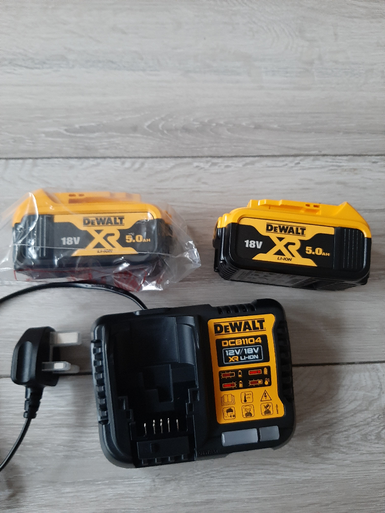 Dewalt 18v 5ah battery x 2 plus charger 