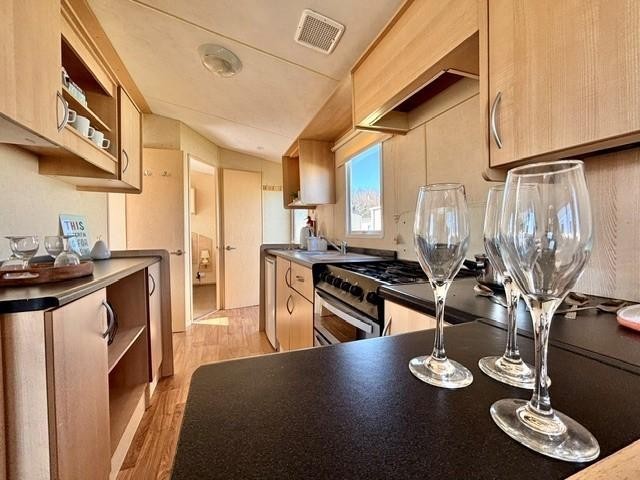 CHEAP STATIC CARAVAN FOR SALE ON BROADLAND SANDS HOLIDAY PARK