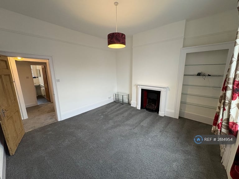 1 bedroom flat in Russell Street, Reading, RG1 (1 bed) (#2614954)