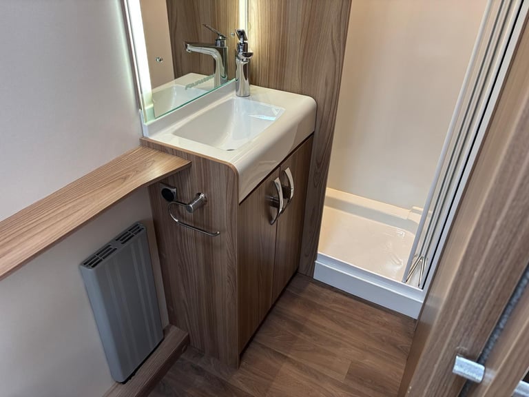 2020 Swift Fairway Platinum 880 8ft Wide, Transverse Island Fix Bed WAS £21,995