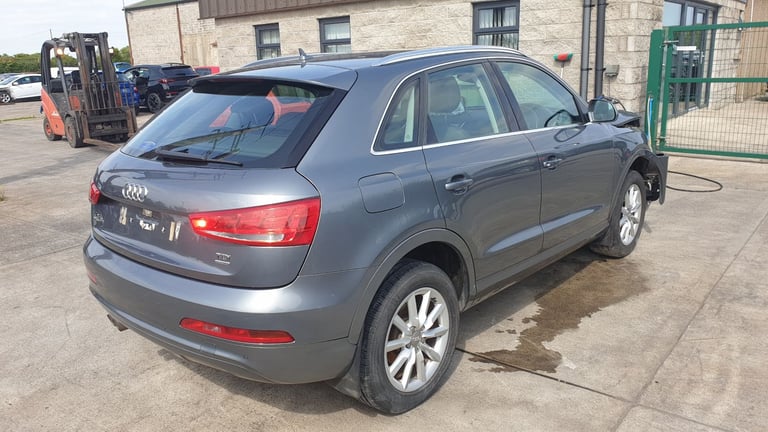 **For breaking** Audi Q3 SE Quattro, 2.0 Tdi diesel 6 speed (2012).