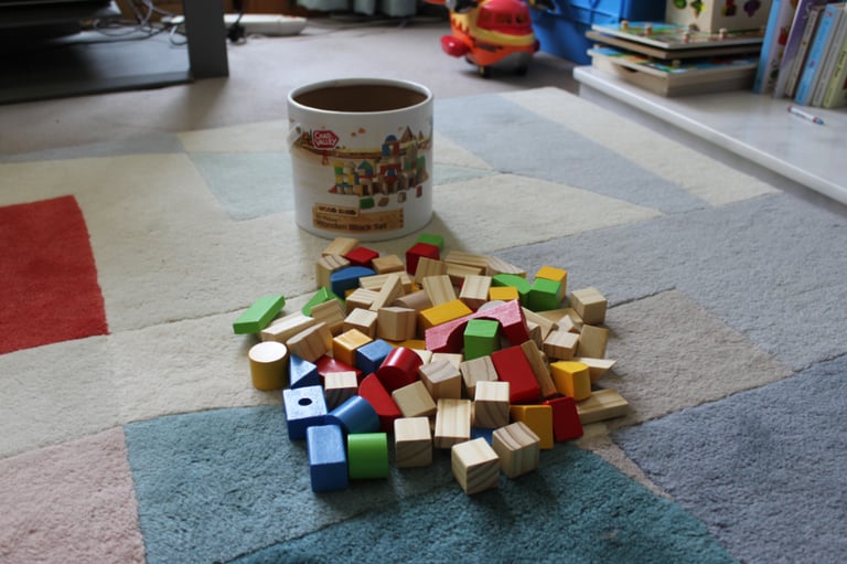 CHAD VALLEY WOODEN BLOCK SET. 78 WOODEN BLOCKS IN AN OPEN TUB. 