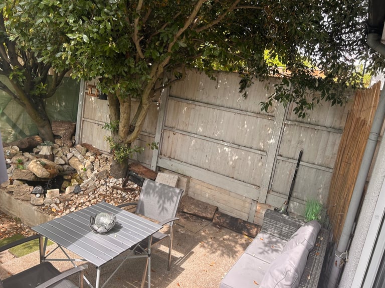 Self contained garden flat studio apartment Epsom / Ewell, Bills included, Weekly stays available 