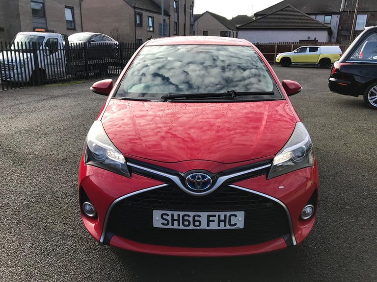 2016 Toyota Yaris 1.5 VVT-h Design E-CVT Euro 6 5dr HATCHBACK Petrol/Electric Hybrid Automatic