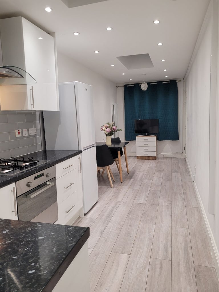 Modern 1-Bedroom Flat | Fixed Bills | 8 Mins to Station 🌟