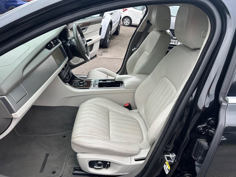 2018 Jaguar XF 2.0i Portfolio Sportbrake Auto Euro 6 (s/s) 5dr ESTATE Petrol Automatic