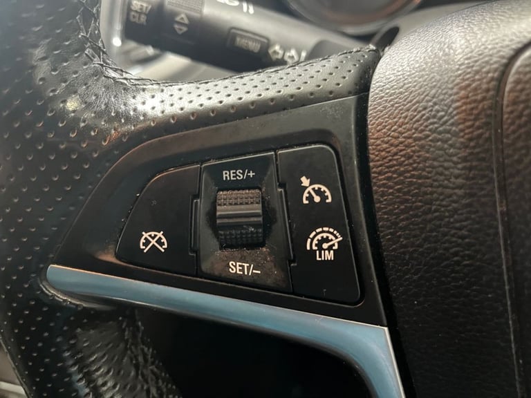 2014 Vauxhall Zafira Tourer 2.0 CDTi SRi MPV 5dr Diesel Manual Euro 5 (130 ps) MPV Diesel Manual