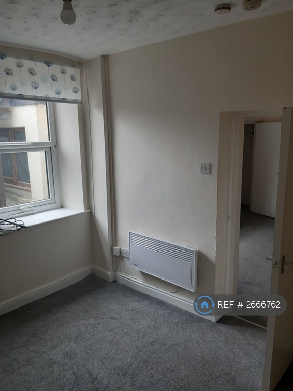 1 bedroom flat in Belgrave Square, Darwen, BB3 (1 bed) (#2666762)