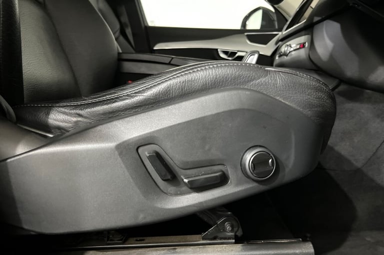 2020 69 VOLVO XC90 2.0 B5 MHEV MOMENTUM SUV 5DR DIESEL HYBRID AUTO 4WD EURO 6 (S