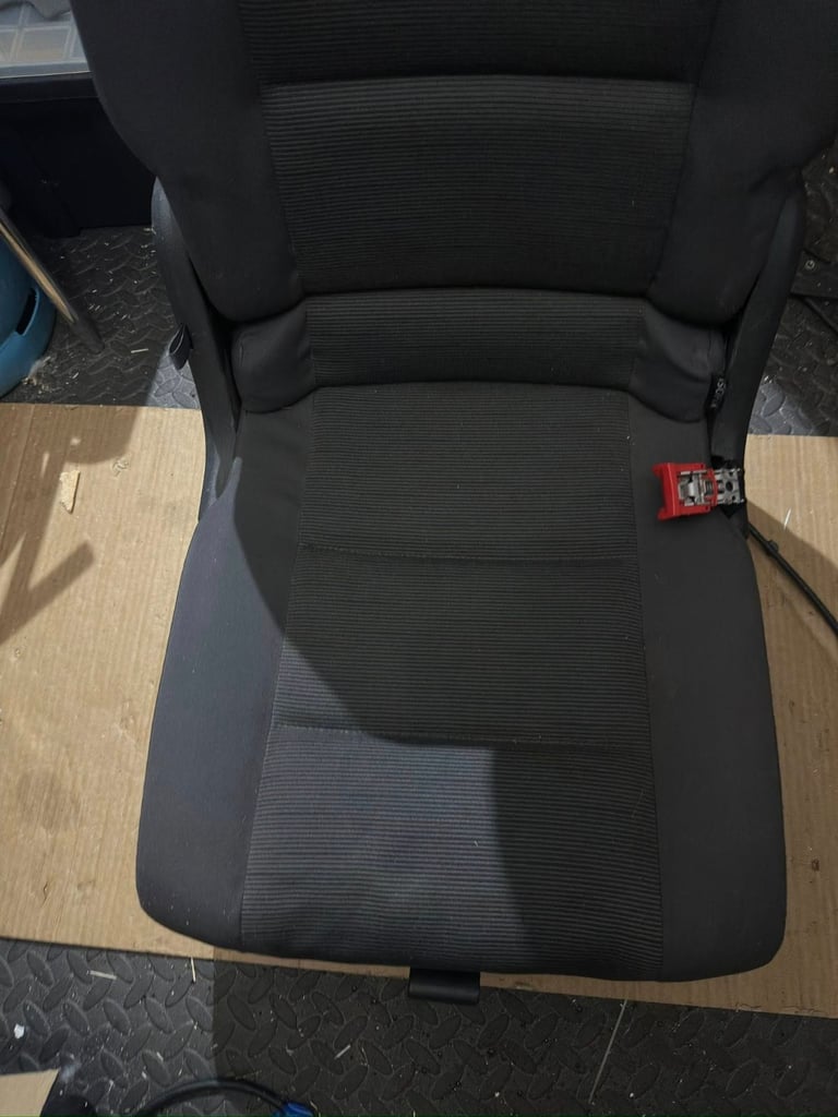 Vw Touran Mk1 Middle row drivers side passenger seat
