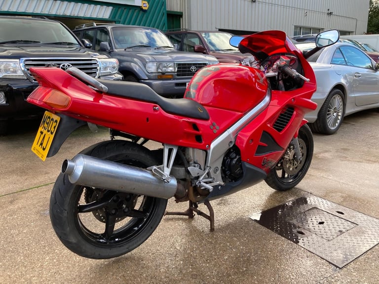 Honda VFR750 RC36 CARB MODEL (CLASSIC MOTORCYCLE) RUNNING RECOMMISSION PROJECT