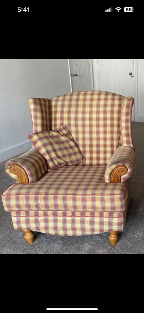 Wing back arm chair 