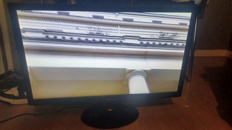 FREE DELIVERY excellent 27 SAMSUNG LED HDTV freeveiw channels inbuilt 