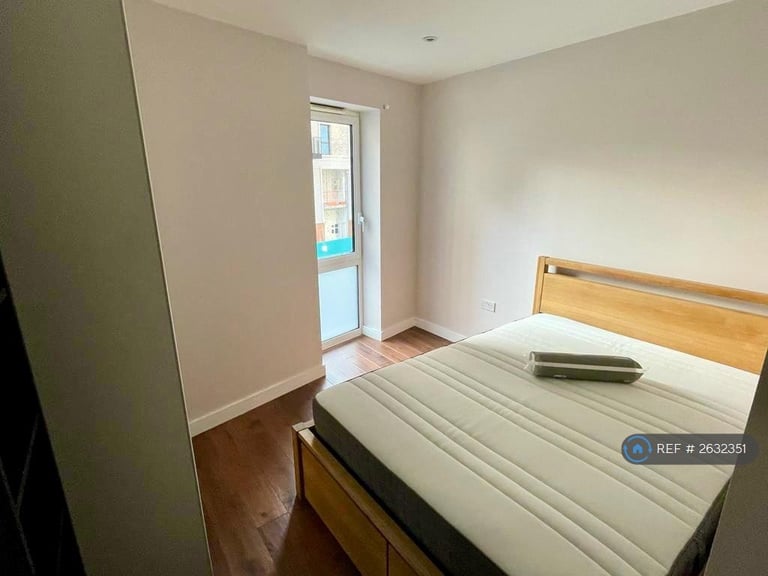 2 bedroom flat in Avon House, London, SW18 (2 bed) (#2632351)