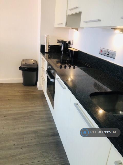 2 bedroom flat in Railway Terrace, Slough, SL2 (2 bed) (#1766909)