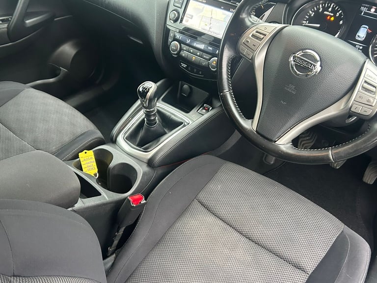 2016 Nissan Qashqai 1.2 DiG-T N-Connecta 5dr HATCHBACK Petrol Manual