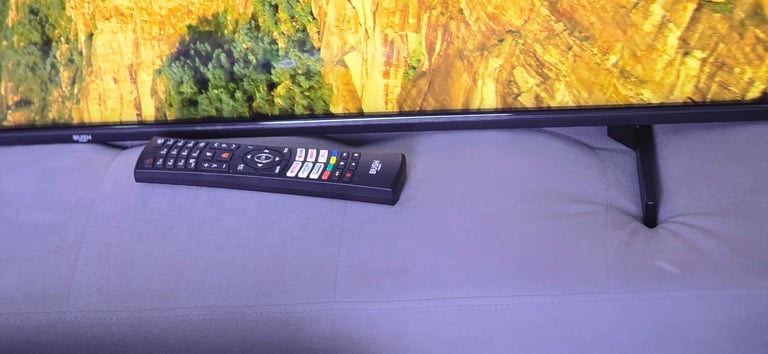 Tv Bush 58 inch big screen 24 model 4k smart 